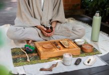 Как правильно заниматься йогой для пожилых